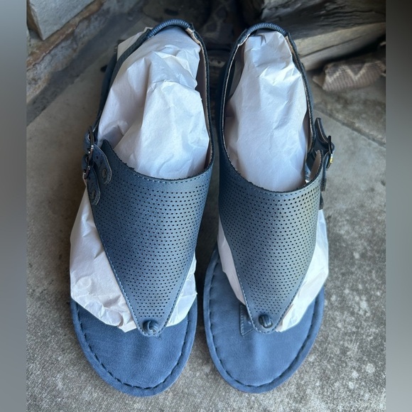 Journee Mckell women’s wedge heel blue sandals w/double buckle Sz-7.5. K - Picture 8 of 11